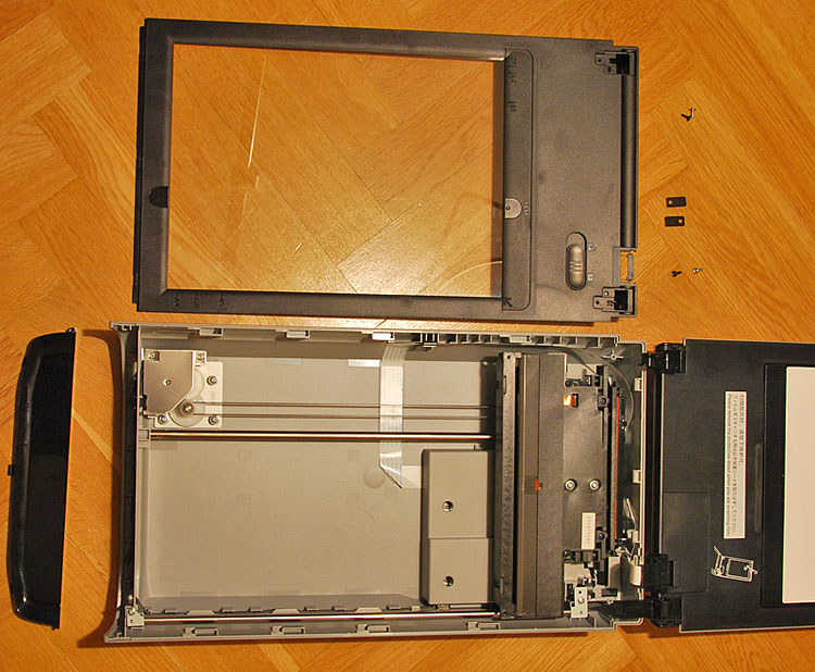 Cleaning dust from the inside of the Canon 9000F scanner glass