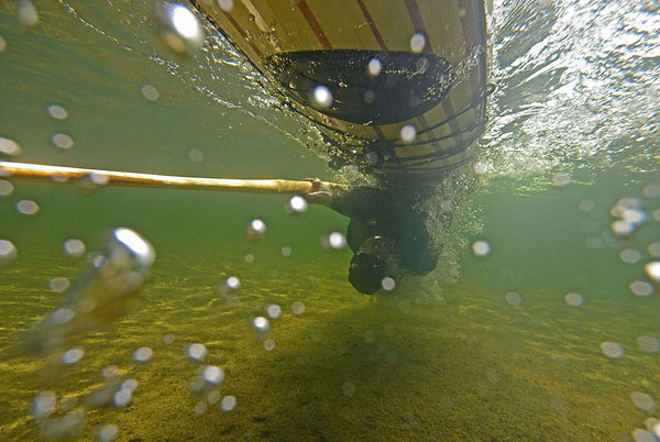 Leif Karlsson rolling his kayak, equipment used for this photo described above.