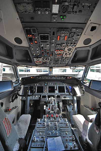Boeing 737NG flight deck